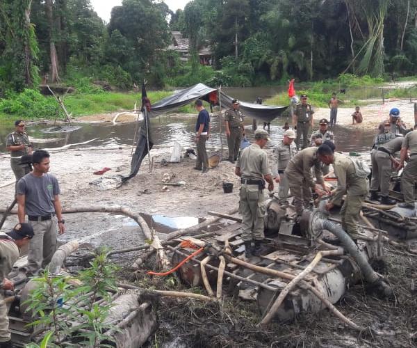 Satpol PP Babel Tertibkan TI Ilegal di DAS Kota Kapur