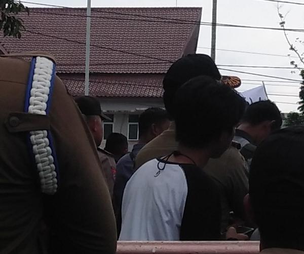 Satpol PP Amankan Demo HTI