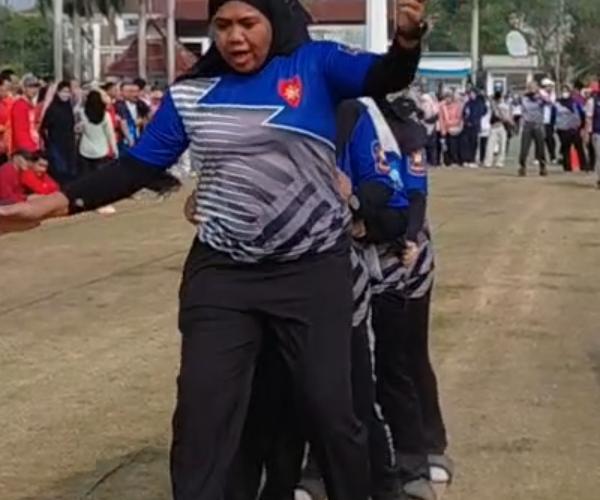 SATPOL PP BABEL IKUT MERIAHKAN HUT PROVINSI DAN KORPRI, TUNJUKKAN KEKOMPAKAN LEWAT LOMBA OLAHRAGA